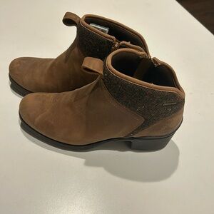 Merrell boots, hardly ever worn, size 9.